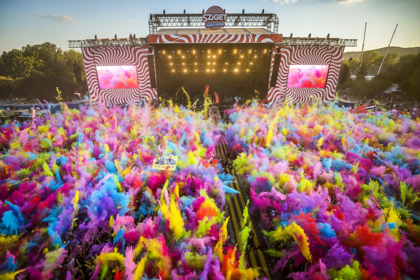 Elképesztő átalakuláson megy át a Sziget 2025-ben – színes madarak, új városrészek és világsztárok várnak!